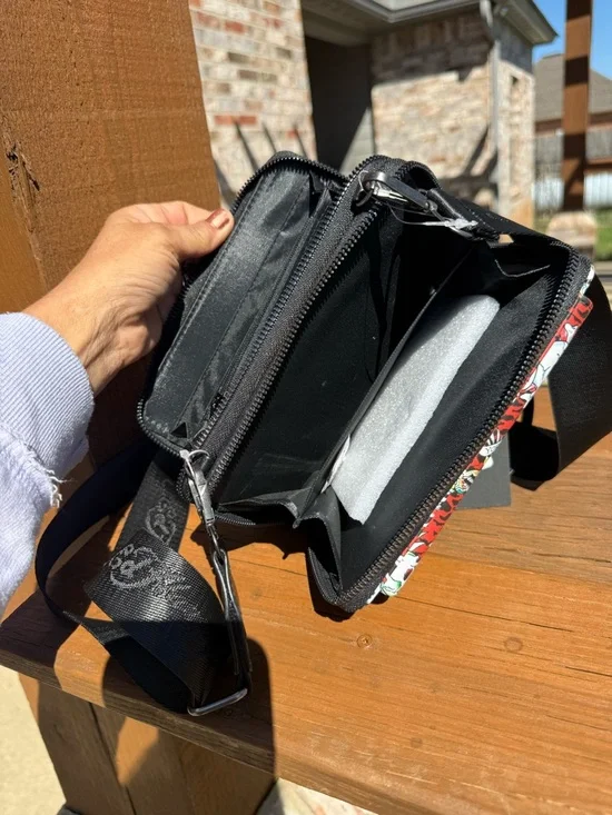 NWT Ed Hardy Red and Black Double Zipper Fits Phone Crossbody Bag - Picture 9 of 9